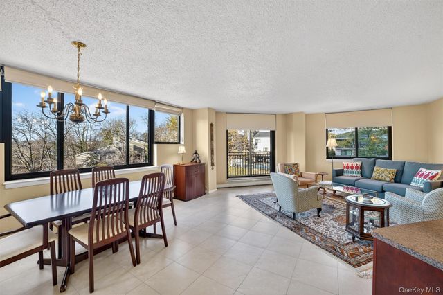 25 Rockledge Avenue 403, White Plains, NY 10601