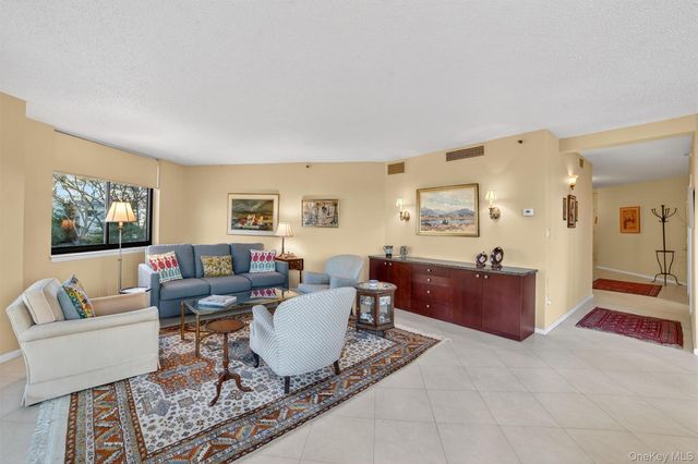 25 Rockledge Avenue 403, White Plains, NY 10601