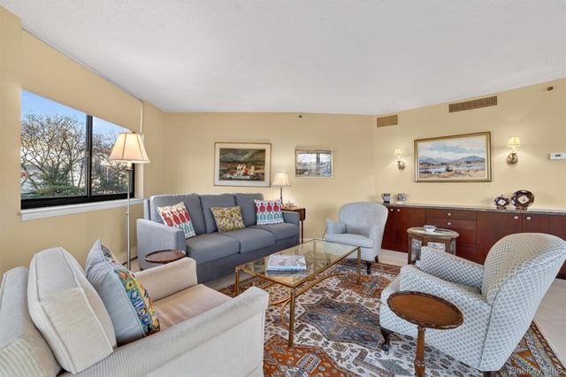 25 Rockledge Avenue 403, White Plains, NY 10601