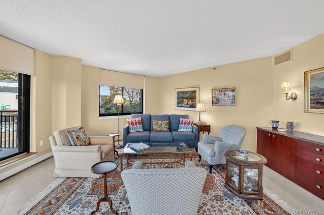 25 Rockledge Avenue 403, White Plains, NY 10601