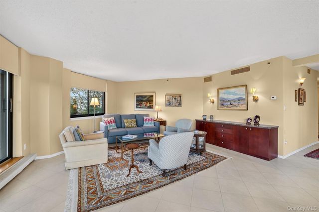 25 Rockledge Avenue 403, White Plains, NY 10601