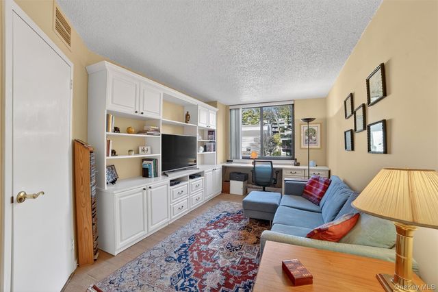 25 Rockledge Avenue 403, White Plains, NY 10601