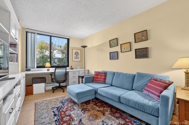 25 Rockledge Avenue 403, White Plains, NY 10601