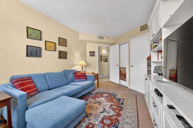 25 Rockledge Avenue 403, White Plains, NY 10601