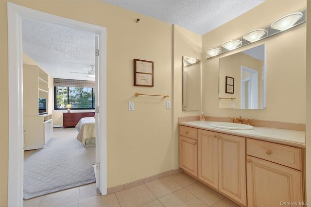 25 Rockledge Avenue 403, White Plains, NY 10601