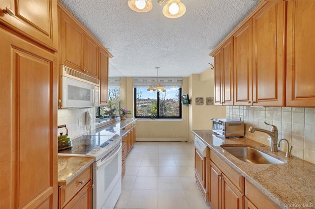 25 Rockledge Avenue 403, White Plains, NY 10601