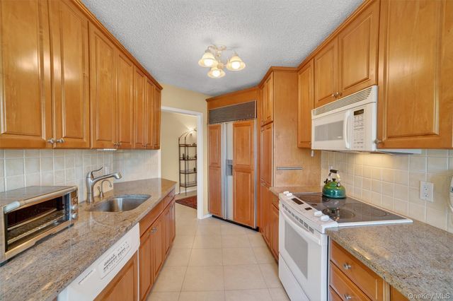 25 Rockledge Avenue 403, White Plains, NY 10601