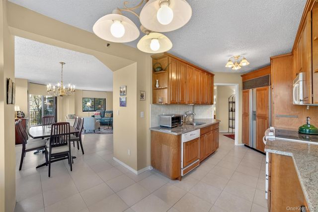 25 Rockledge Avenue 403, White Plains, NY 10601