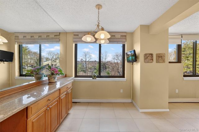 25 Rockledge Avenue 403, White Plains, NY 10601