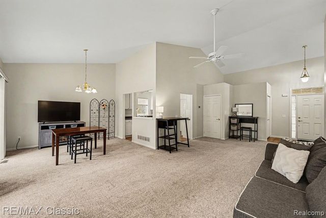 15664 Hunter Grove, Livonia, MI 48154