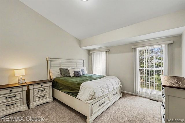 15664 Hunter Grove, Livonia, MI 48154