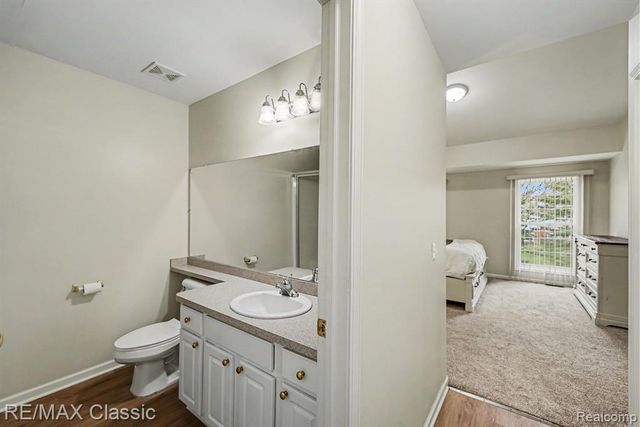 15664 Hunter Grove, Livonia, MI 48154