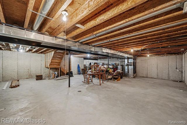 15664 Hunter Grove, Livonia, MI 48154