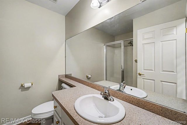 15664 Hunter Grove, Livonia, MI 48154