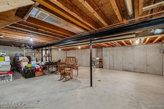 15664 Hunter Grove, Livonia, MI 48154