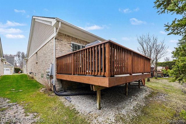 15664 Hunter Grove, Livonia, MI 48154