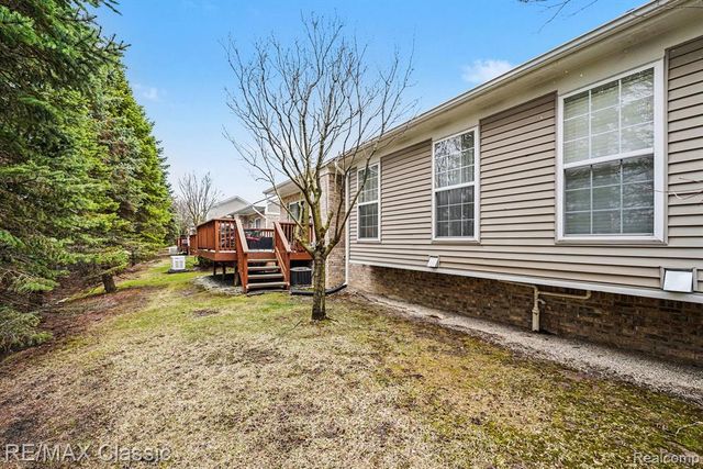 15664 Hunter Grove, Livonia, MI 48154