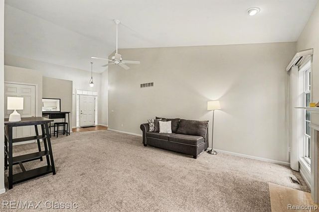 15664 Hunter Grove, Livonia, MI 48154