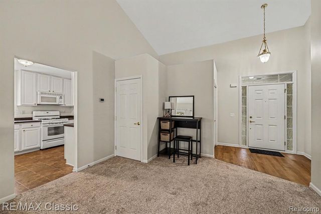 15664 Hunter Grove, Livonia, MI 48154