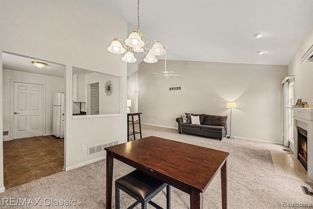 15664 Hunter Grove, Livonia, MI 48154