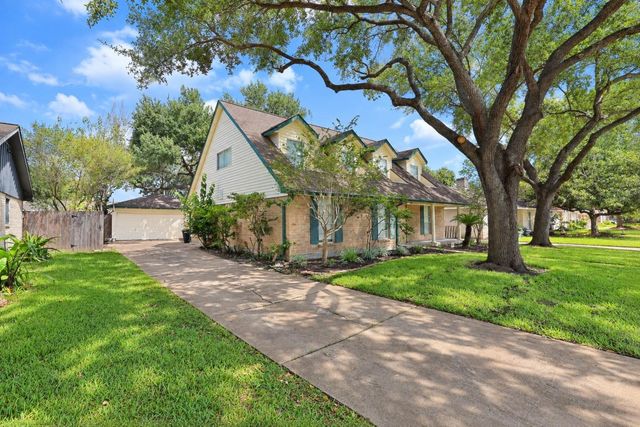 12034 Meadowdale Drive, Meadows Place, TX 77477
