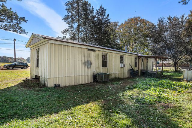 200 Sings Lane, Holly Hill, SC 29059