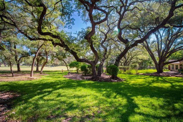 8806 Balcones Club DR, Austin, TX 78750