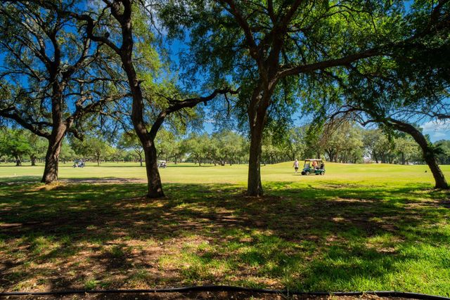 8806 Balcones Club DR, Austin, TX 78750