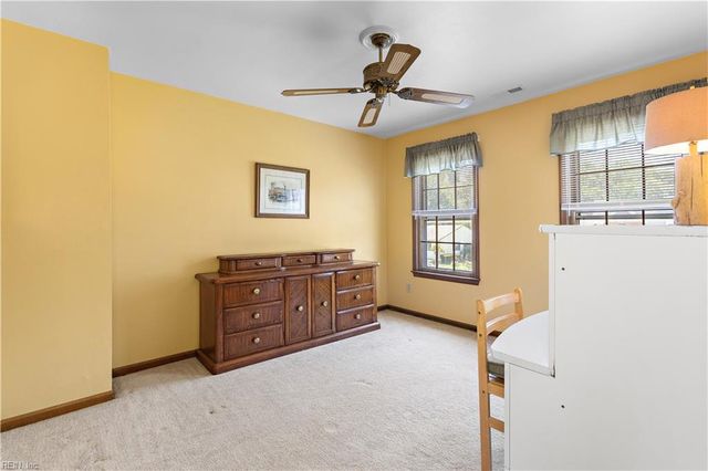 3 Sol Thorpe LN, Chesapeake, VA 23325