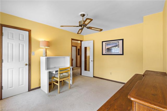 3 Sol Thorpe LN, Chesapeake, VA 23325