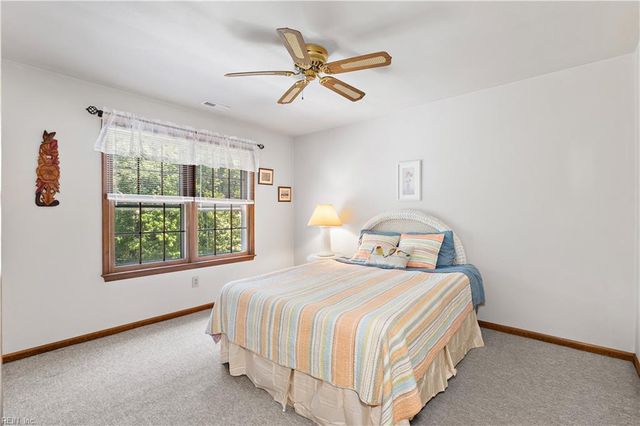3 Sol Thorpe LN, Chesapeake, VA 23325