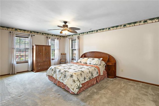3 Sol Thorpe LN, Chesapeake, VA 23325