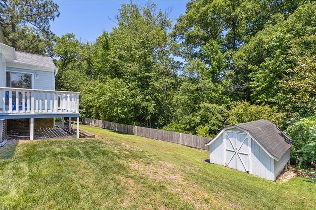 3 Sol Thorpe LN, Chesapeake, VA 23325