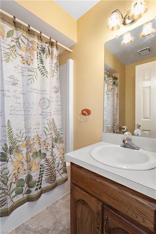 3 Sol Thorpe LN, Chesapeake, VA 23325