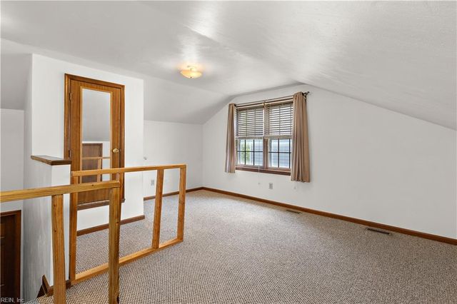 3 Sol Thorpe LN, Chesapeake, VA 23325