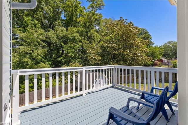 3 Sol Thorpe LN, Chesapeake, VA 23325