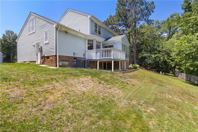 3 Sol Thorpe LN, Chesapeake, VA 23325