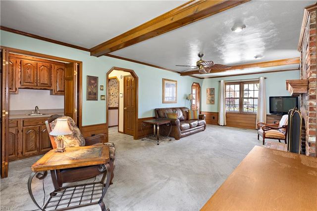 3 Sol Thorpe LN, Chesapeake, VA 23325