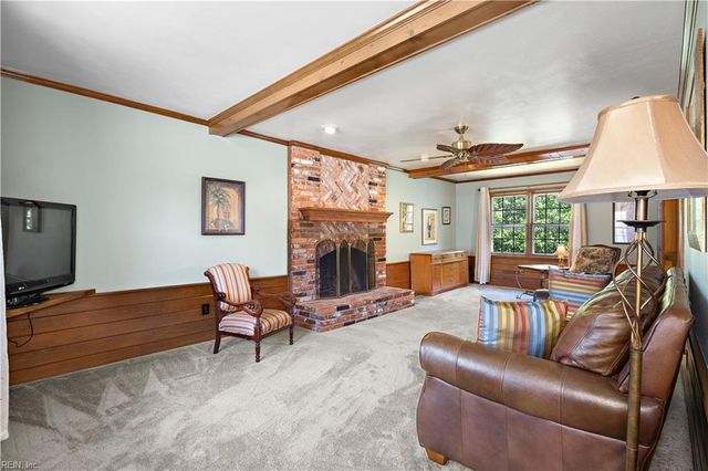 3 Sol Thorpe LN, Chesapeake, VA 23325