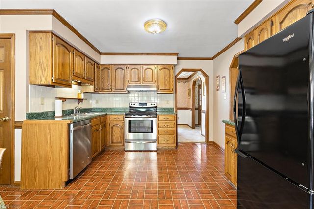 3 Sol Thorpe LN, Chesapeake, VA 23325