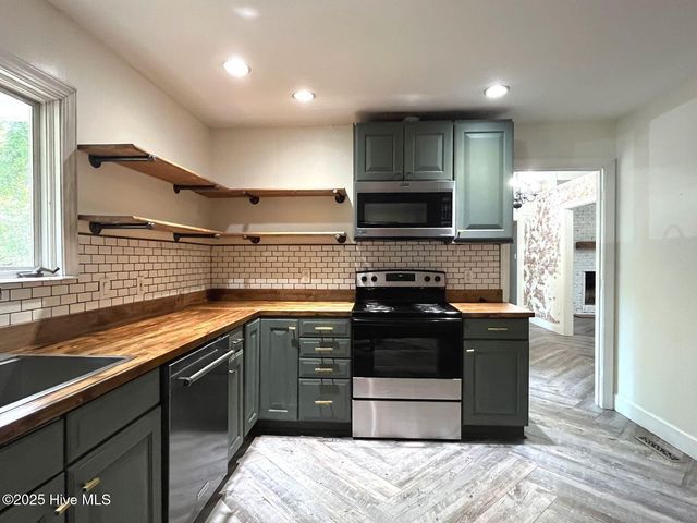 2 Fairway Drive, Whispering Pines, NC 28327