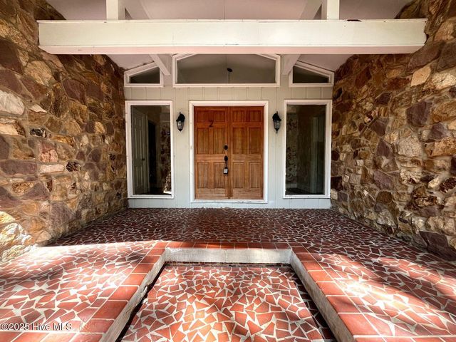 2 Fairway Drive, Whispering Pines, NC 28327