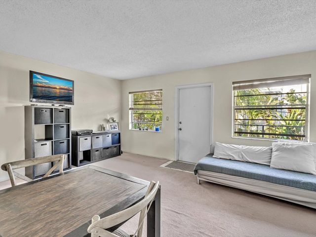 215 NE 16th Avenue 203, Fort Lauderdale, FL 33301