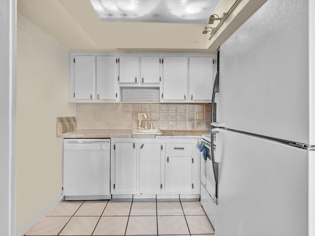 215 NE 16th Avenue 203, Fort Lauderdale, FL 33301