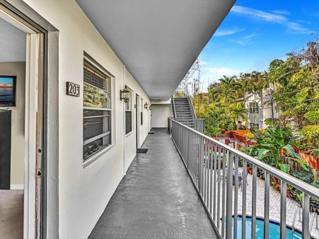 215 NE 16th Avenue 203, Fort Lauderdale, FL 33301