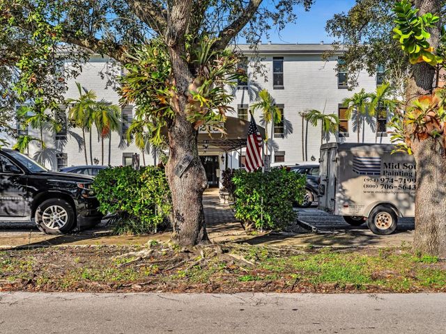 215 NE 16th Avenue 203, Fort Lauderdale, FL 33301