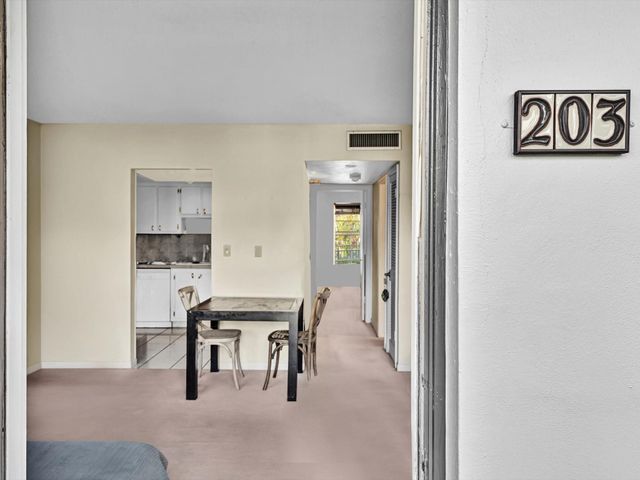 215 NE 16th Avenue 203, Fort Lauderdale, FL 33301