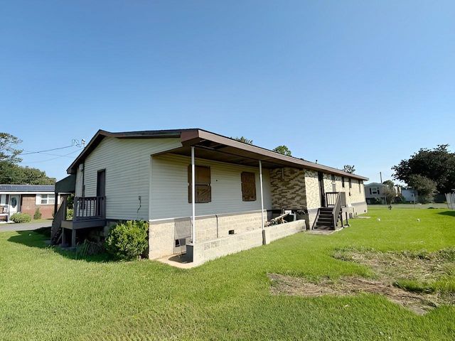 555 St Philip St, Raceland, LA 70394