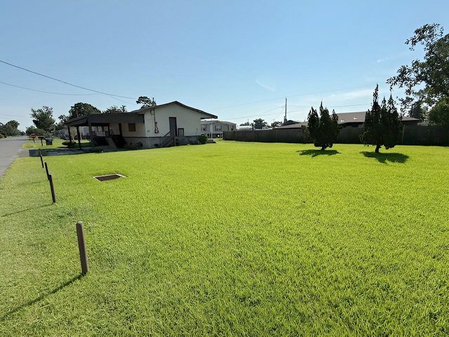 555 St Philip St, Raceland, LA 70394