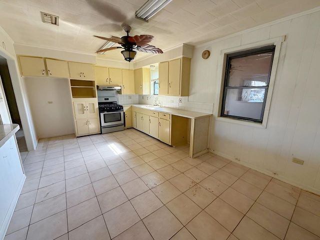 555 St Philip St, Raceland, LA 70394